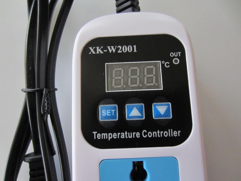 Termoreguliatorius termostatas 220V 3skaiciai 3myktukai 10A kabinamas